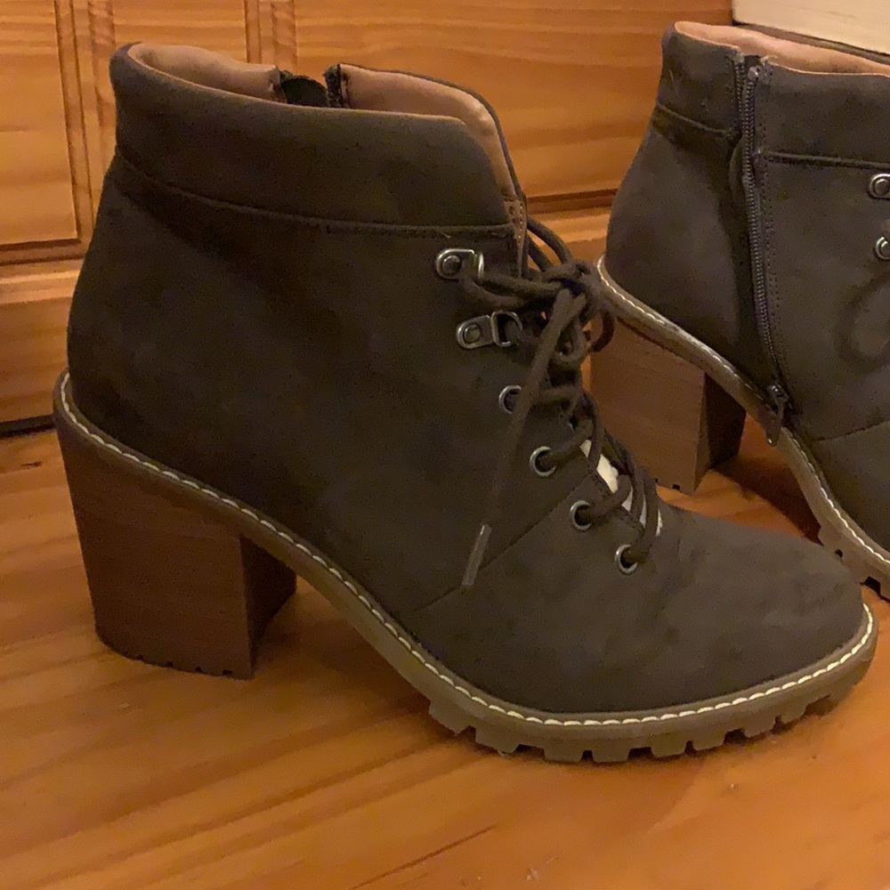 Size 11 in women’s. Dark green/brown boots